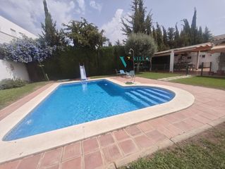 Chalet à Oromana. Chalet en venta en campo alegre, 4 dormitorios.