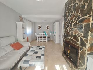 Casa in Los Molinos. Casa en venta en zona santa lucía, 4 dormitorios.