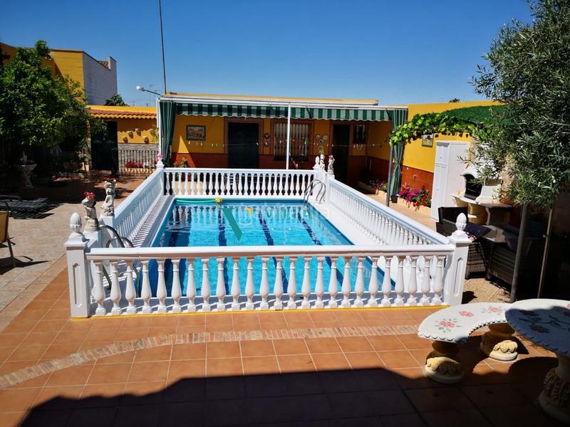 Foto 6f3cce40-27f6-46a8-a953-28e79691084e. Chalet con parcheggio piscina in Nueva Alcalá Alcalá de Guadaira