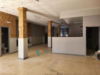 Local commercial à La Paz. Local com. en venta en malasmañanas.