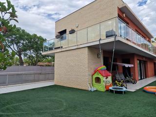 Chalet  Ramon carrete. Encantadora casa en venta en vilafortuny!!!