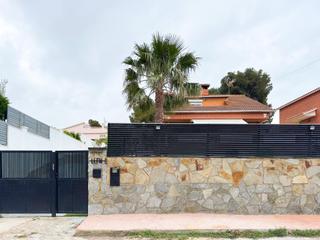 House in Carrer del repòs. Vive en els masos chalet con encanto, piscina privada y vistas ú