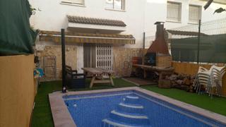 Reihenhaus  Carrer mas d'iglesias. Adosado con piscina privada en reus