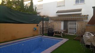 Reihenhaus  Carrer mas d'iglesias. Adosado con piscina privada en reus