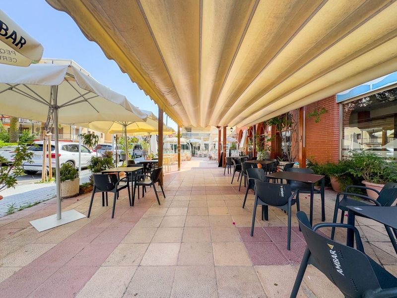 Foto fb1b0fe7-18ac-4a11-b05e-5a234373d5f9. Local comercial oportunidad unica !!! restaurante en funcionamiento y muy rentable en el centro de La Pineda en Vila-seca