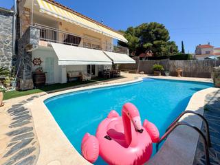 Chalet  Avenida belgica. Chalet independiente con piscina, jardin y spa