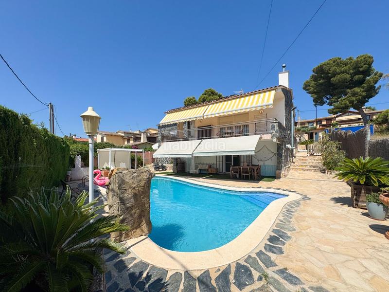 Foto cbab1654-9aed-418b-8555-9d5b51f7bfb1. Chalet  independiente con piscina, jardin y spa en Roda de Barà