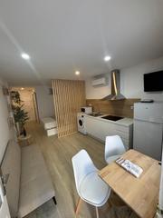 Apartament a La Pineda. Estudio reformado en primera línea de playa con parking  centro