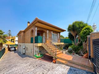 Haus in La Franquesa-Oasis Park. Buscas espacio, sol y piscina? esta casa lo tiene todo  no durar
