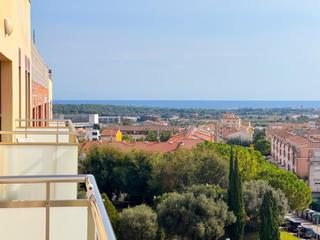 Ático  Carrer bergueda. Ático céntrico con vistas al mar, 3 hab., 2 baños y parking  148