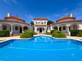 Haus  Cadis de. Espectacular complejo de 3 viviendas independientes con piscina