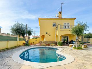 Chalet  Carrer ocells. Oportunidad única! chalet esquinero con piscina a 5 min de la pl