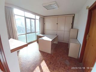Oficina  Angel ganivet. Luminosa oficina con terraza y posibilidad de cambiar su uso a v