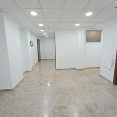 Miete Büro  Manuel agustin heredia. Estupenda oficina en el soho  3 despachos  sala recepción y baño