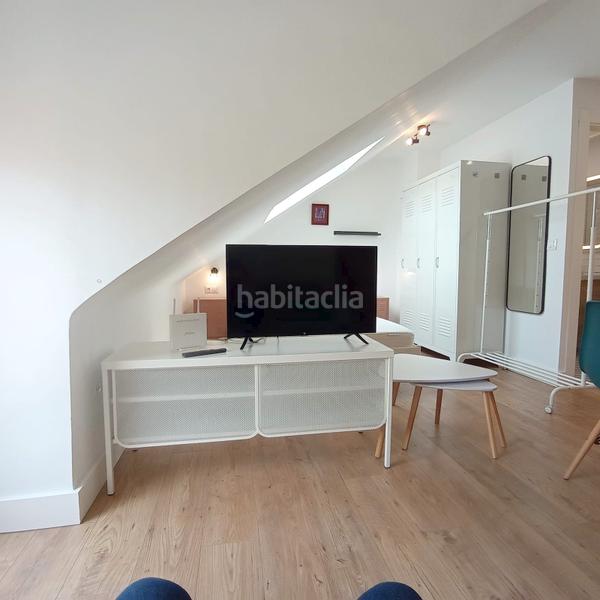Foto 56b8d136-0df3-42ec-bd6f-14f0a9d24052. Alquiler estudio moderno estudio abuhardillado recinto cerrado con piscina amueblado 1 baño aa. en Málaga