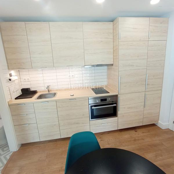 Foto ce0dec21-31fe-4ab7-a783-b70a9575d703. Alquiler estudio moderno estudio abuhardillado recinto cerrado con piscina amueblado 1 baño aa. en Málaga