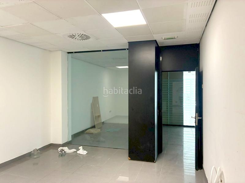 Foto efe8ea08-9a82-4670-bec2-e9f9ef474020. Alquiler local comercial interesante oportunidad amplio local comercial en calle mauricio moro pareto en Málaga