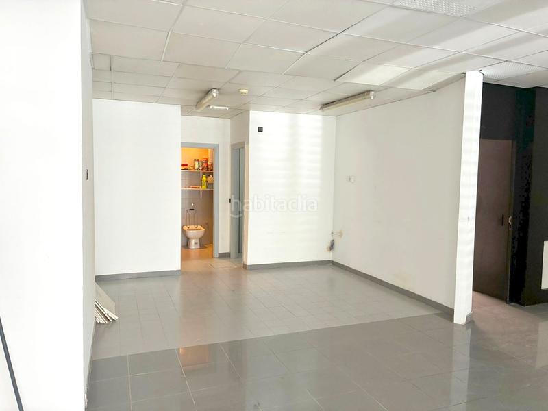 Foto f782aaa3-550f-42a3-b451-71f7d60e3a2a. Alquiler local comercial interesante oportunidad amplio local comercial en calle mauricio moro pareto en Málaga