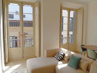 Pis  Mendez  nuñez. Techos altos  3 balcones franceses  3 dormitorios  2 baños  c me
