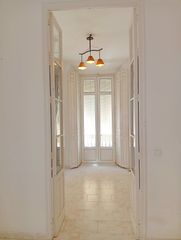 Lloguer Pis  Barroso. Piso exterior  1 dormitorio  1 baño  techos altos en soho