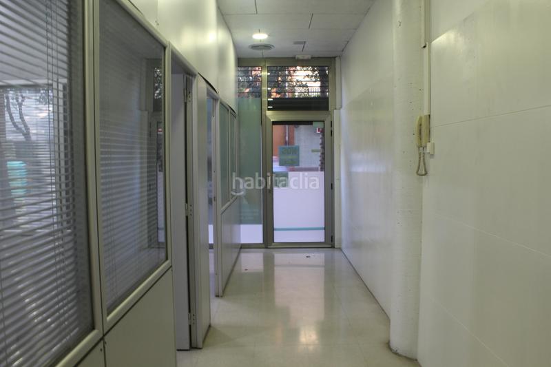 Foto f9cde578-ce9d-4c60-bef8-ae24833cf511. Lloguer local comercial a carrer de santa eugènia 92 a Girona