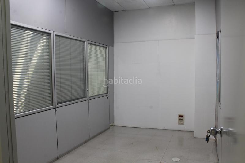 Foto eb516561-2e45-4dd8-bee2-8abd1709bea5. Location local commercial dans carrer de santa eugènia 92 dans Girona