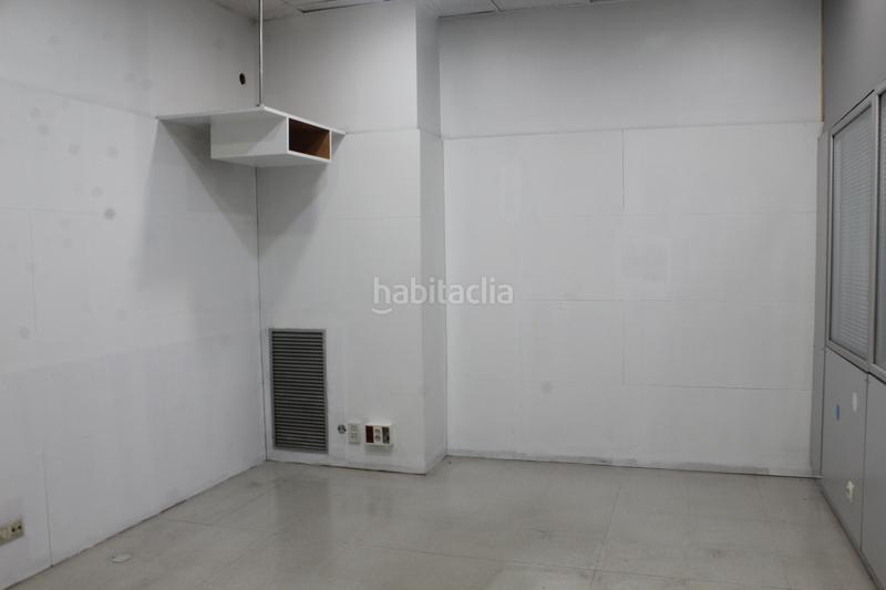 Foto 6b6703b3-9d4d-4a84-bee8-565a27b6e46e. Rent business premise in carrer de santa eugènia 92 in Girona