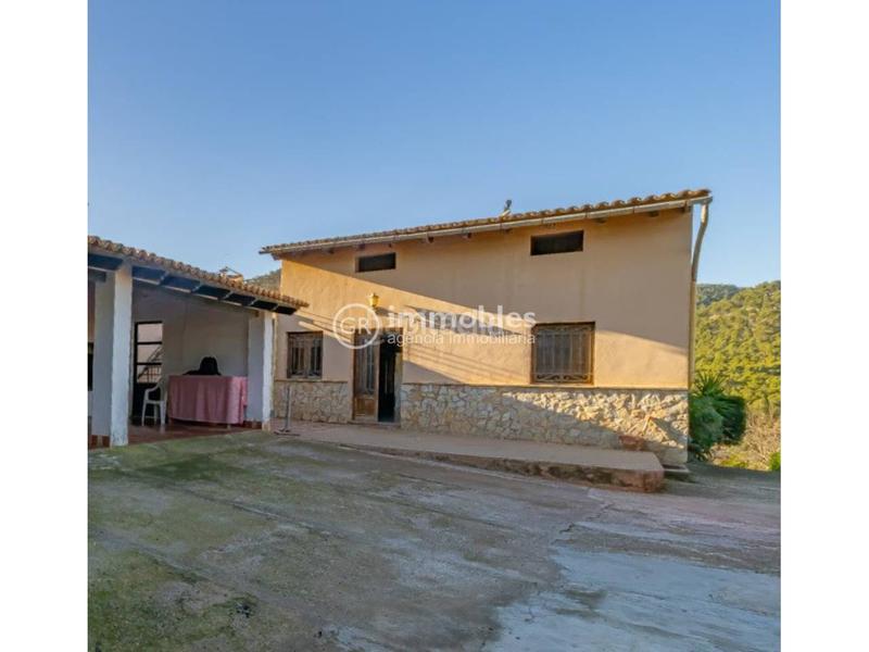 Foto d55ec342-587d-4413-b76d-b4ee0249967d. Casa amb aparcament a Alaró