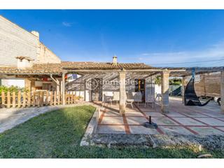 Maison à Selva. Casa en moscari con amplio jardín