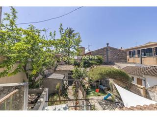 House in Binissalem. Casa con jardin en el centro de binissalem