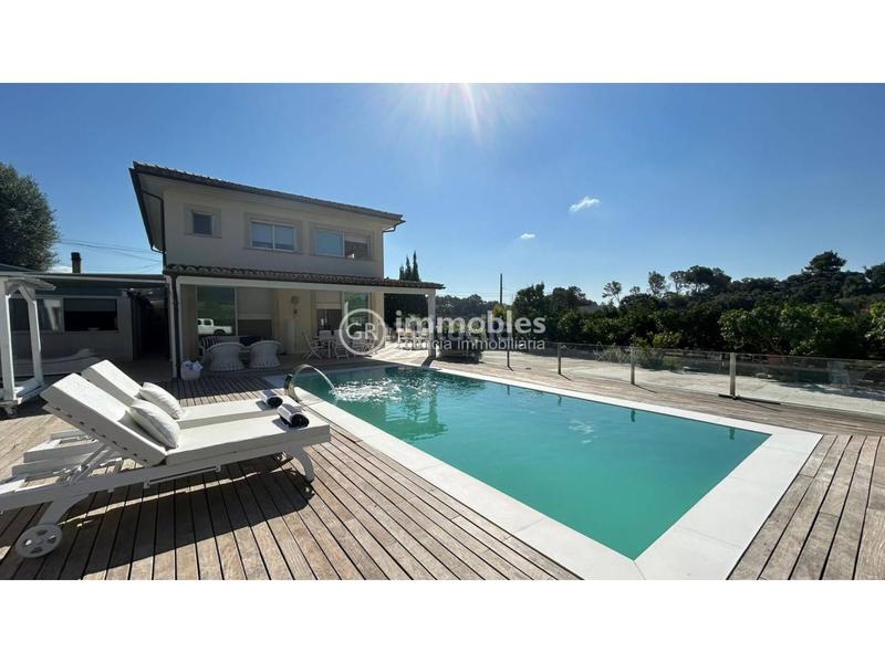 Foto 8a71901b-ba41-45ce-b7d5-daf0c4e826cf. Xalet amb calefacció aparcament piscina a Selva