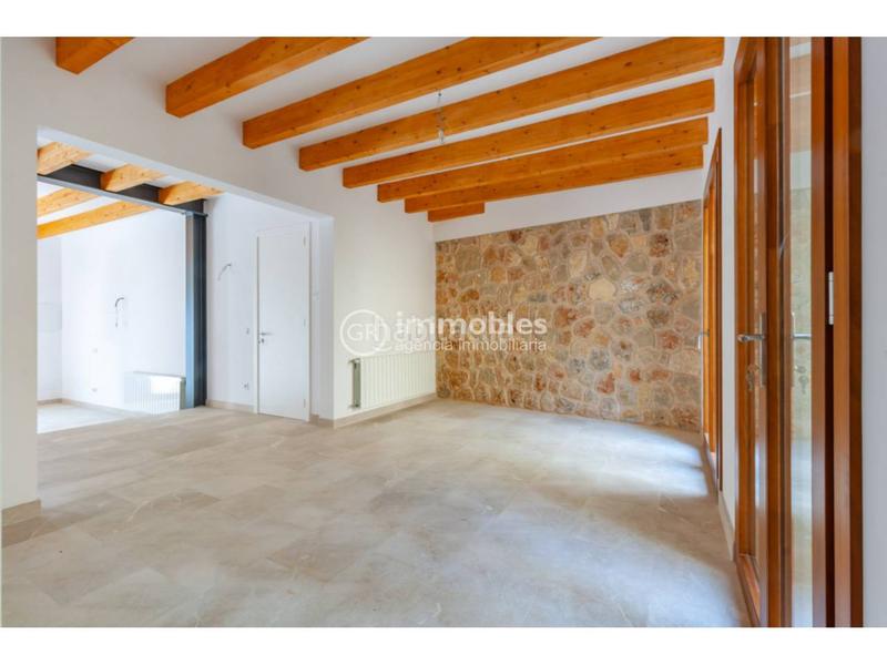 Foto 1abcead9-5e15-4a32-b302-86cd83b26940. Casa aparellada amb aparcament piscina a Alaró