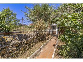 Casa en Alaró. Casa de pueblo con patio y terraza en alaró