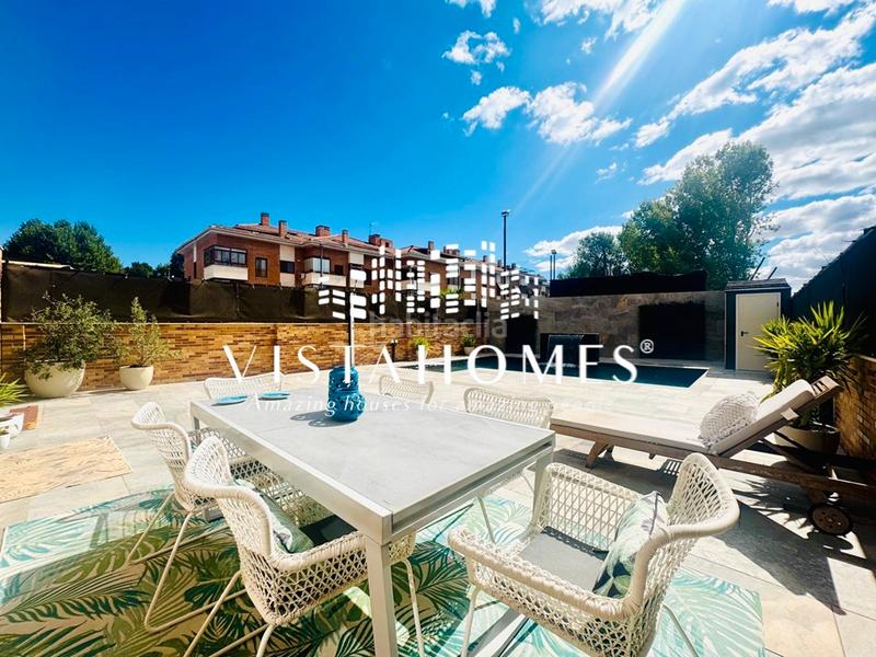 Foto 4b838c8f-543f-461f-b308-008db52cb2d0. Casa aparellada amb calefacció aparcament piscina a San Agustín de Guadalix