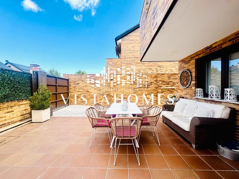 Foto 8c057ca7-e82b-47c2-b051-a3e69a125a2f. Casa aparellada amb calefacció aparcament piscina a San Agustín de Guadalix