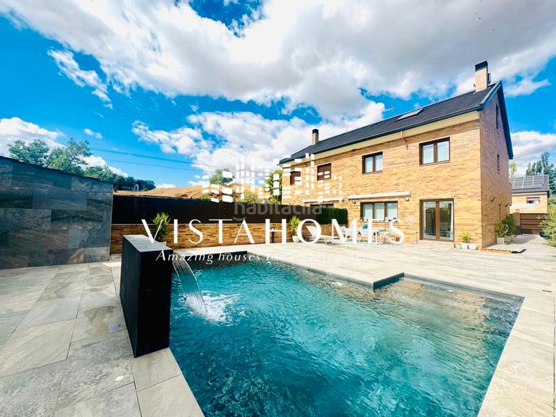 Foto c1f635c9-edd2-4774-969e-25ea97488d9a. Casa aparellada amb calefacció aparcament piscina a San Agustín de Guadalix