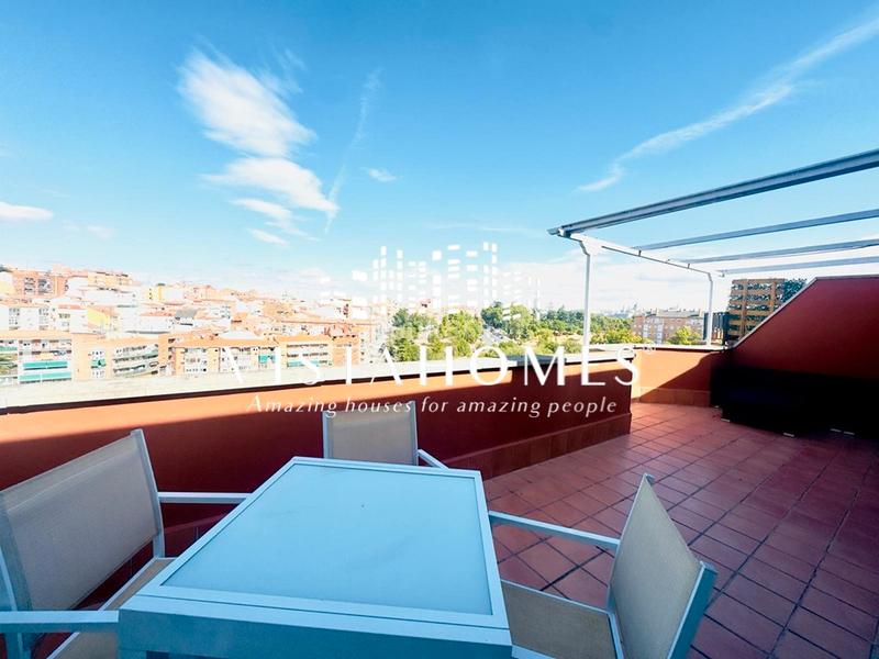 Foto f228e697-2fc0-4ad5-8e7d-fa97f1602a57. Dachwohnung mit heizung parking in San Isidro Madrid