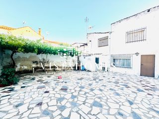 Doppelhaus in Chinchón. Chalet pareado 4 habitaciones con patio 100 m2 y cueva.