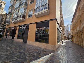 Location Local commercial  Del rey. Estupendo local en alquiler