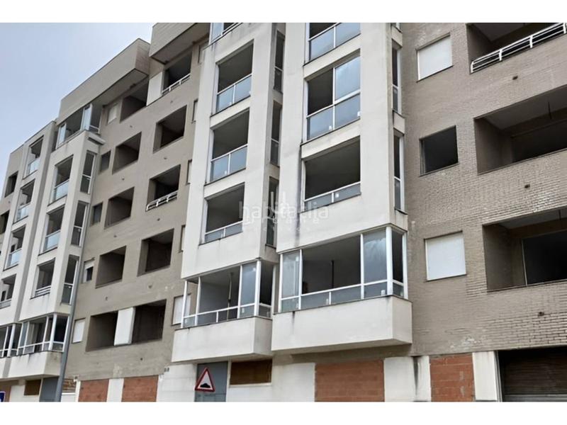 Foto 92110799-d051-43d3-92a2-2d62fa5c701b. Edificio  en construcción obra parada en Carlet