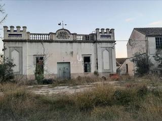 Masia  Veles e event. Vivienda  naves anexas en venta