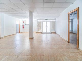 Local commercial  Asunción. Gran local comercial en calle asunción, junto a calle san juan