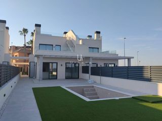 Chalet in Calle nueva ribera 1. Venta de chalet unifamiliar primera linea del mar menor en los a