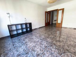 Pis a Infante-Juan Manuel. Amplia vivienda de 4 dormitorios con garaje y trastero en el bar