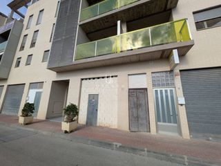 Local Comercial  Calle escuelas. Local comercial de 135 m en nonduermas