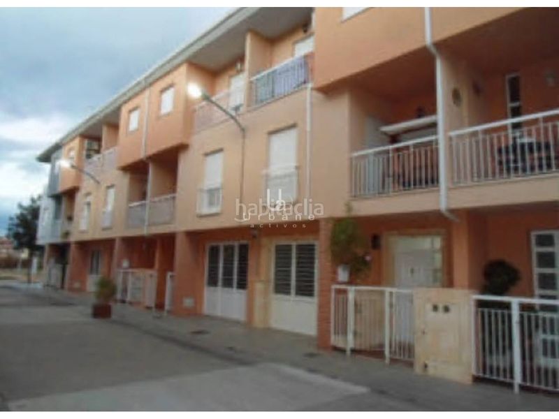 Foto b78e1cf0-4344-45e3-868b-10d12d850444. Casa adossada amb aparcament a Carlet