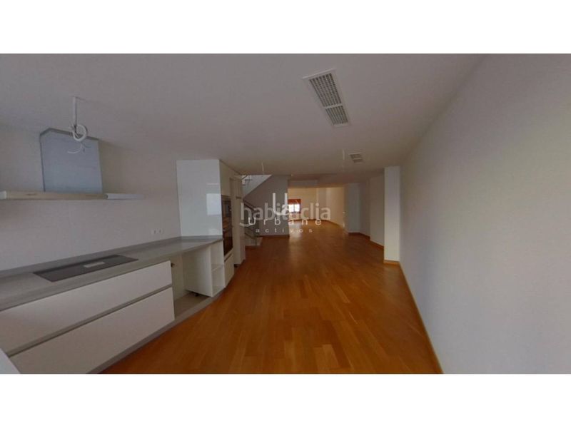 Foto 21acecd0-959b-4f6a-87c1-52313141fa76. Àtic amb aparcament a Russafa Valencia