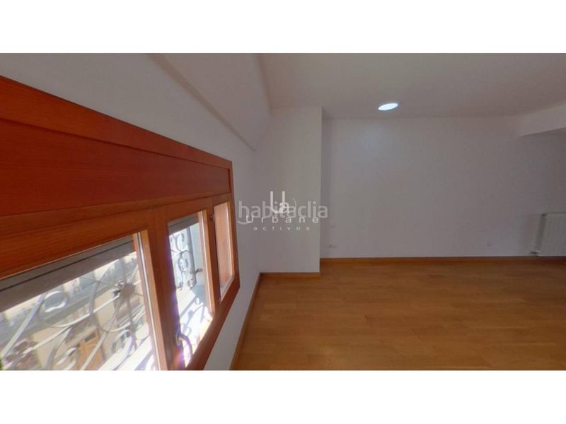 Foto 3d8fc734-33ce-4d5d-8b80-d89129827316. Àtic amb aparcament a Russafa Valencia