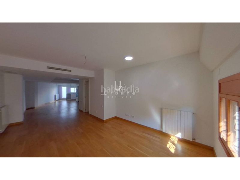 Foto 42858136-4566-4b80-9ab4-fabf42d7890f. Àtic amb aparcament a Russafa Valencia