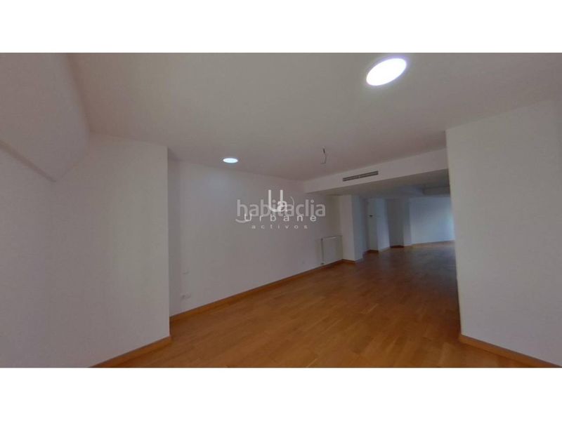 Foto 6f035141-7802-495a-a11f-0bb8a39b9217. Àtic amb aparcament a Russafa Valencia